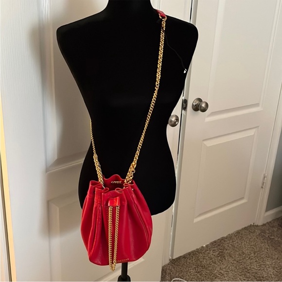 Philosophy di Lorenzo Serafini Handbags - Like new RARE Philosophy di Lorenzo Serafini Bucket Crossbody Leather bag in Red